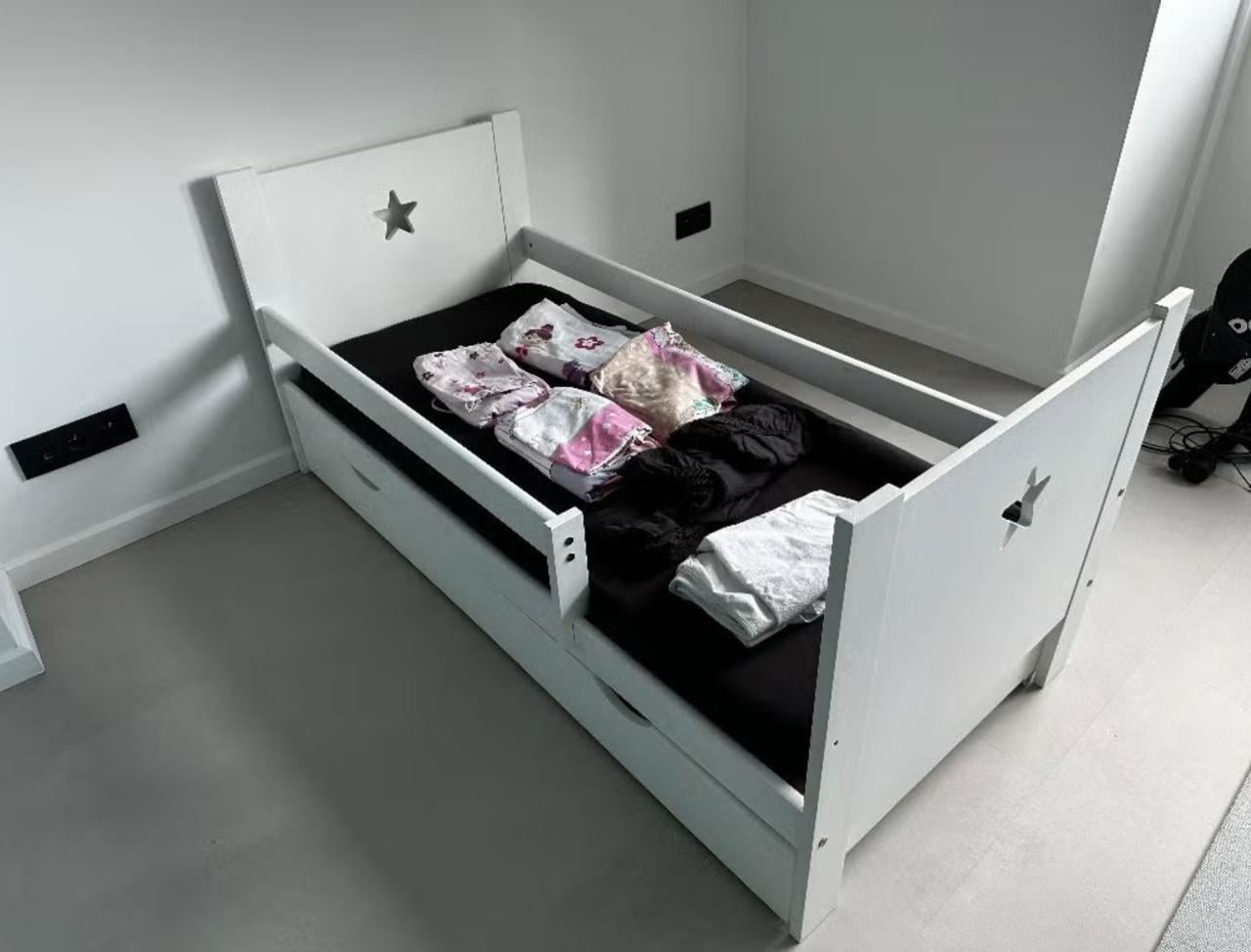 Juniorbed Nuit van Petite Amelie 160x70 met lade en matras