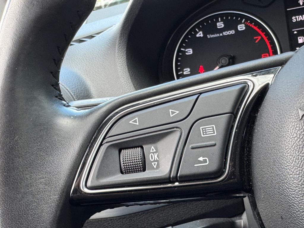 Audi Q2 30 tfsi design * camera * carplay * clima