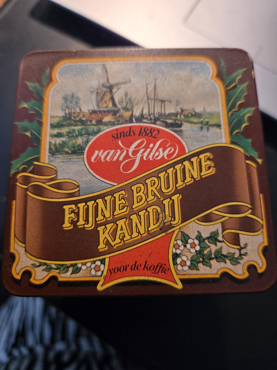 Vintage bewaarblik van het merk Van Gilse, H 9x B 7.5x7.5 cm