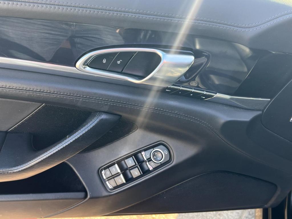 Porsche Panamera schuif/kanteldak, leer, navi, afn. trekhaak enz...