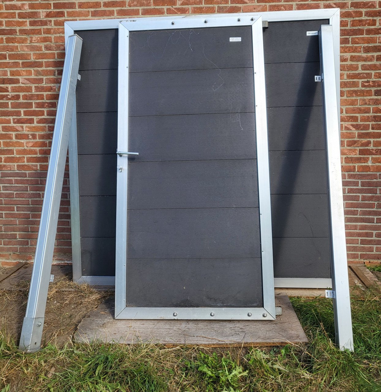 Kunststof schuttingen en poort