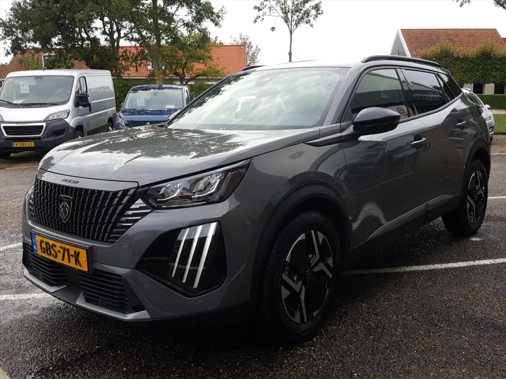Peugeot 2008 1.2 puretech 100pk allure | navigatie | bluetooth | applecarpl