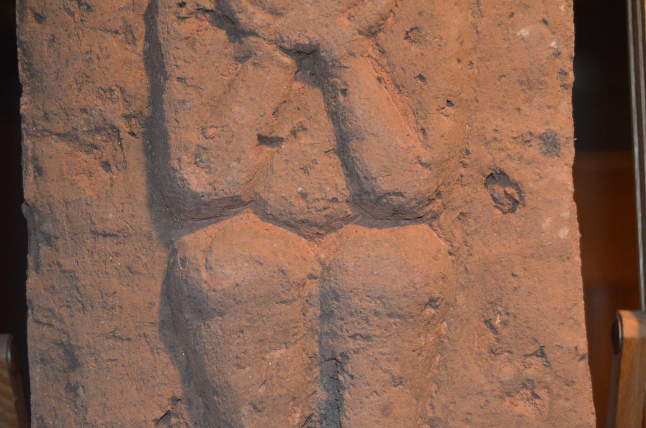 Terracotta gevelsteen Majapahit O. Java 13e - 15e eeuw