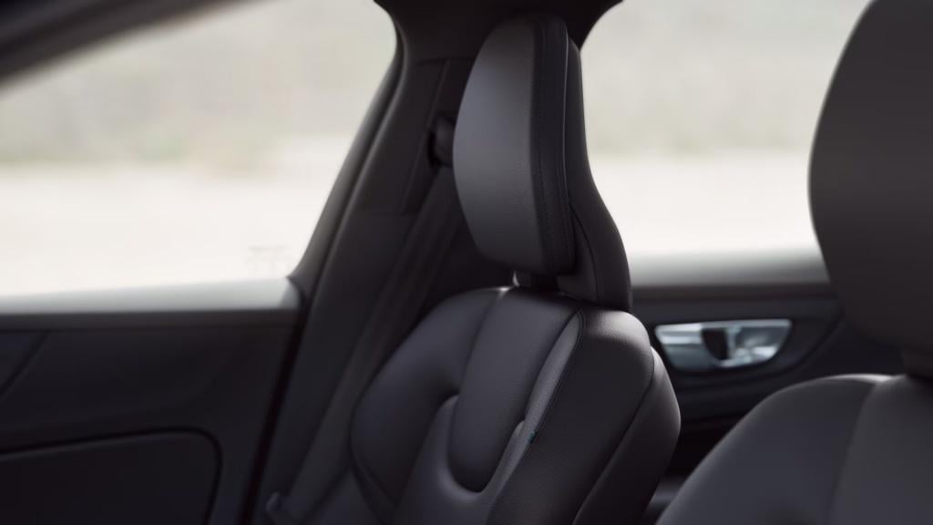 Volvo V60 plus dark recharge plug-in hybrid awd