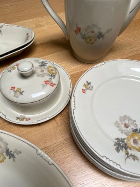 Servies, in zeer goede staat