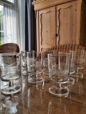 7  PALEIZEN - WIJNGLAZEN OP VOET - DIA 6,5 CM