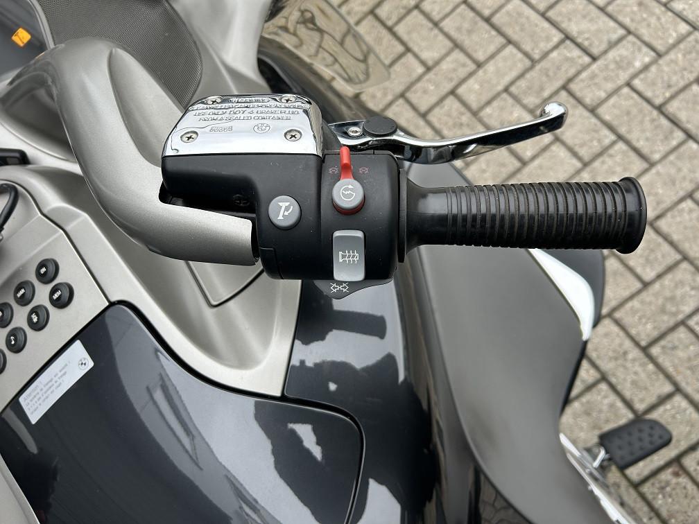 Als nieuw zijnde BMW K1200LT uit 2005 met slecht 23164km!! €5750,-