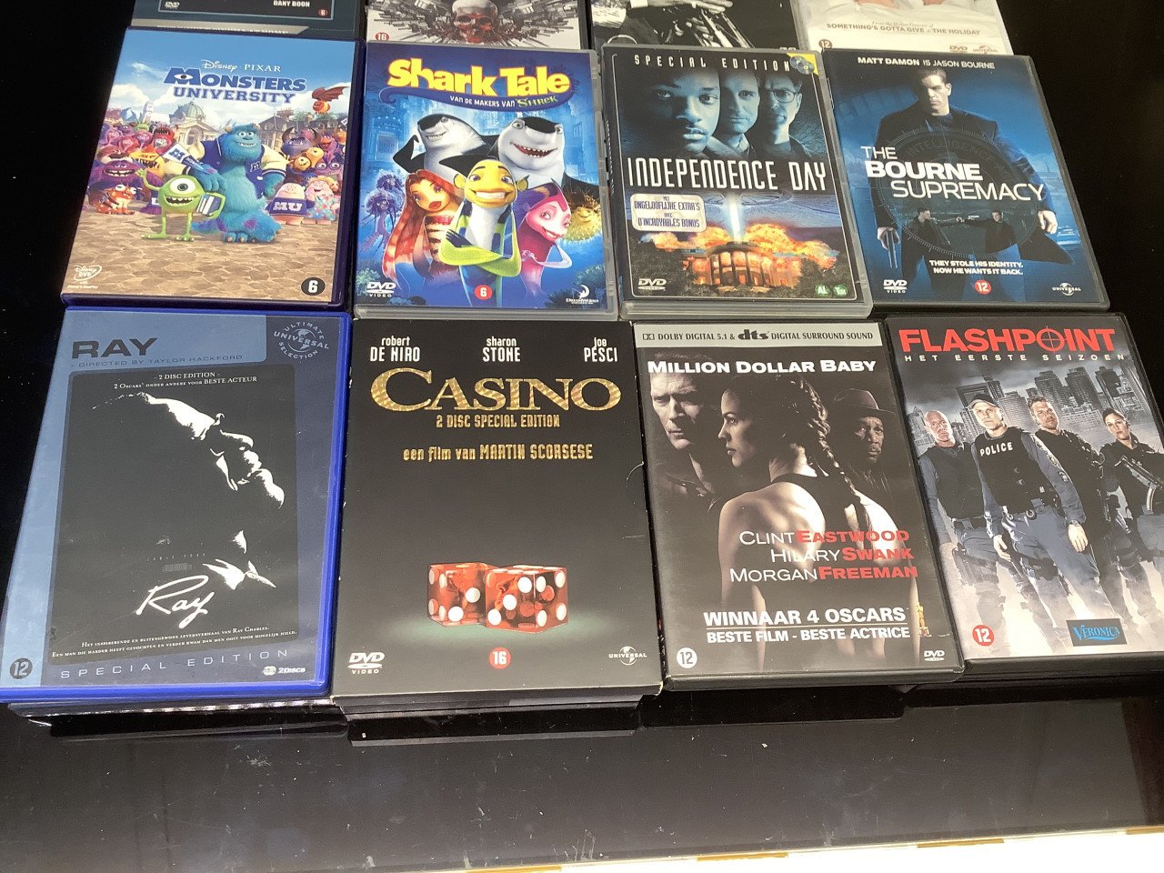 Stapeltje dvd’s met topfilms te koop aangeboden, zie de foto’s aub.