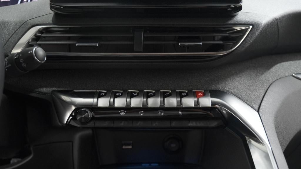 Peugeot 5008 puretech 130 eat8 allure pack business | trekhaak | elektronis