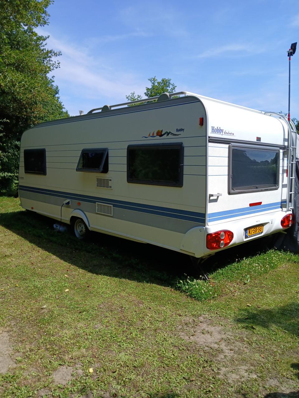 Caravan Hobby 560 UL Exclusive met z.g.a.n. voortent en luifel