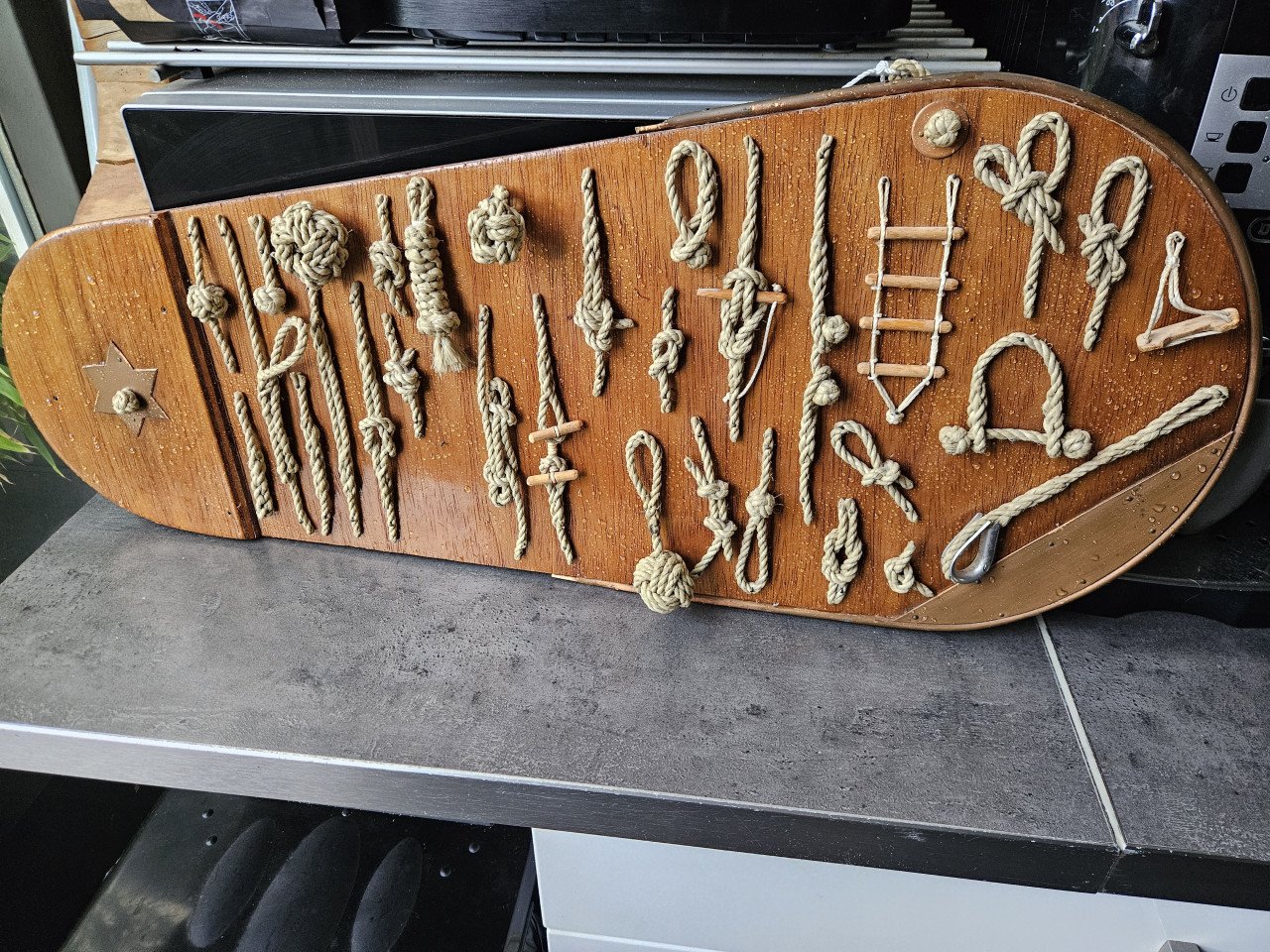 Prachtig Maritiem knopenbord scheepvaart op houten plank