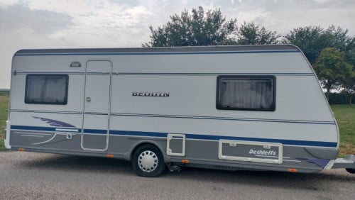 Dethleffs 540 (2009) ENKELE BEDDEN / Mover / Voortent