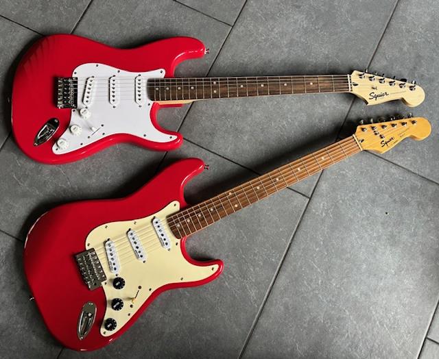 Als nieuw, 2 Squier stratocaster gitaren.