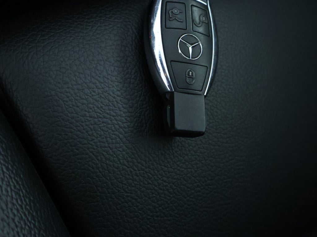 Mercedes-Benz Gla-klasse 180 business solution amg line | panoramadak | cru