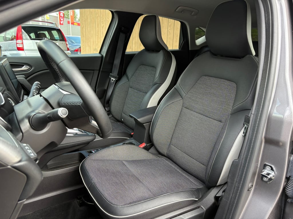 Renault Captur 1.6 e-tech plug-in hybrid 160 intens
