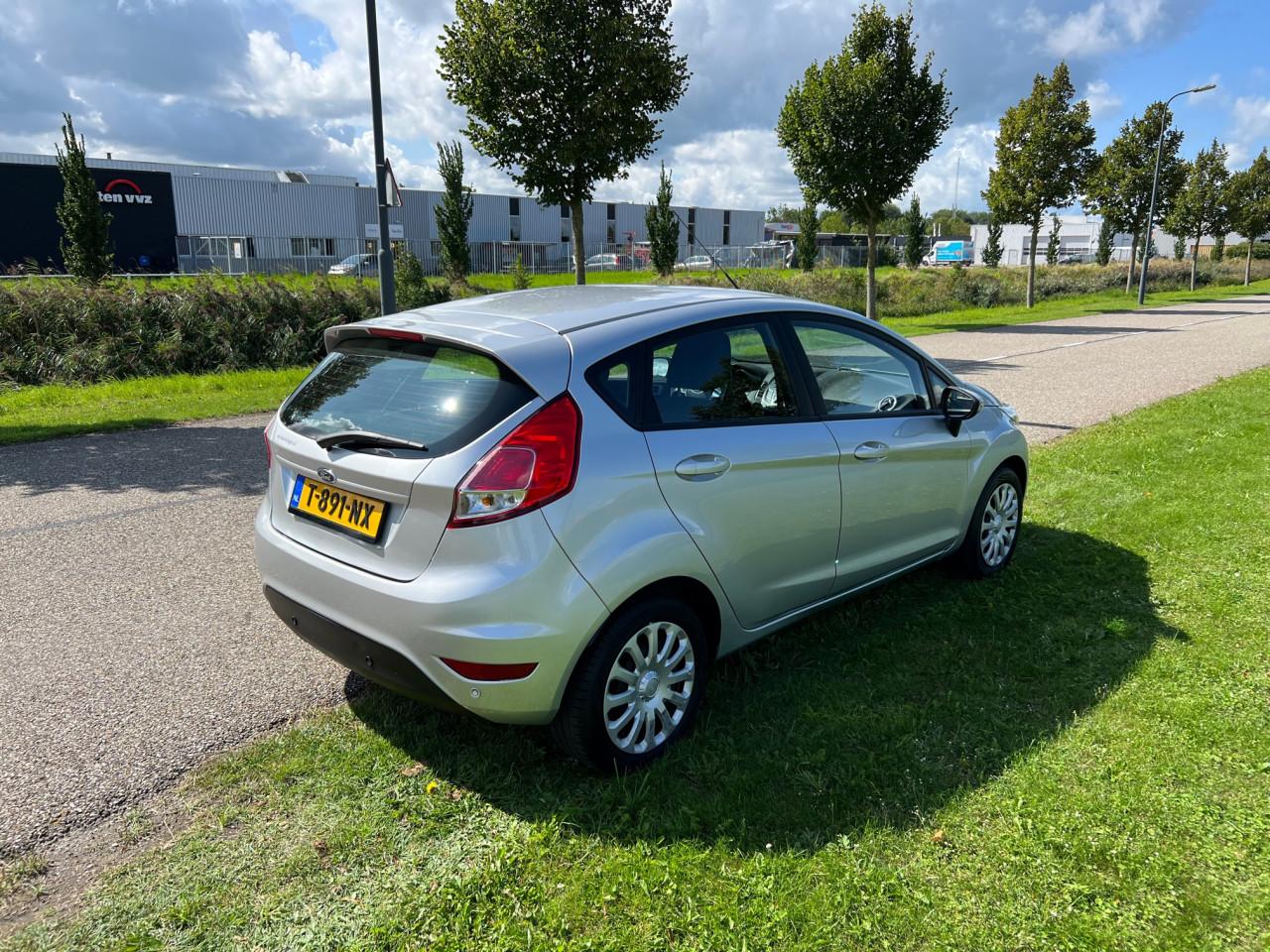 Keurige Ford Fiesta uit 2017 met slechts 71.000 km LED/Airco