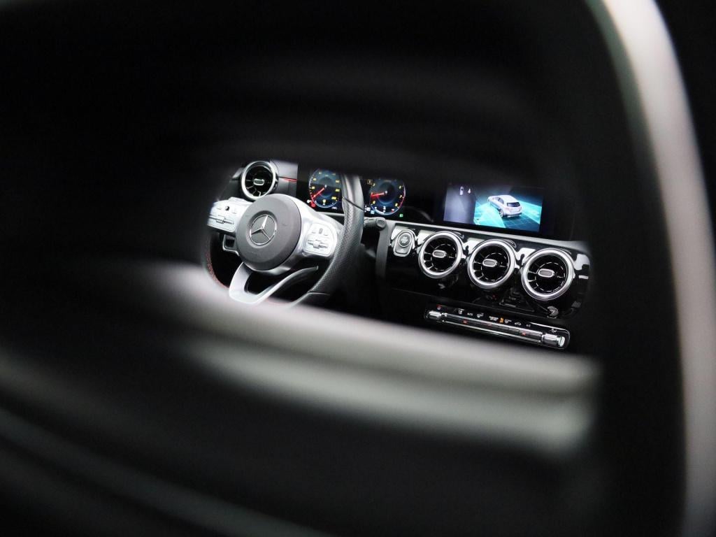 Mercedes-Benz A-Klasse 180 business solution amg | automaat | panorama dak 