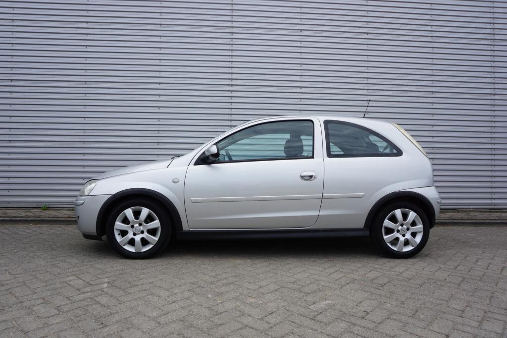 Opel Corsa 1.2-16v silverline airco / elektr. ramen / lm velgen / nap