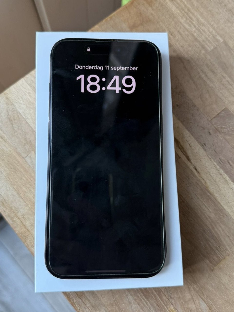 Iphone 15 pro -black- zo goed als nieuw