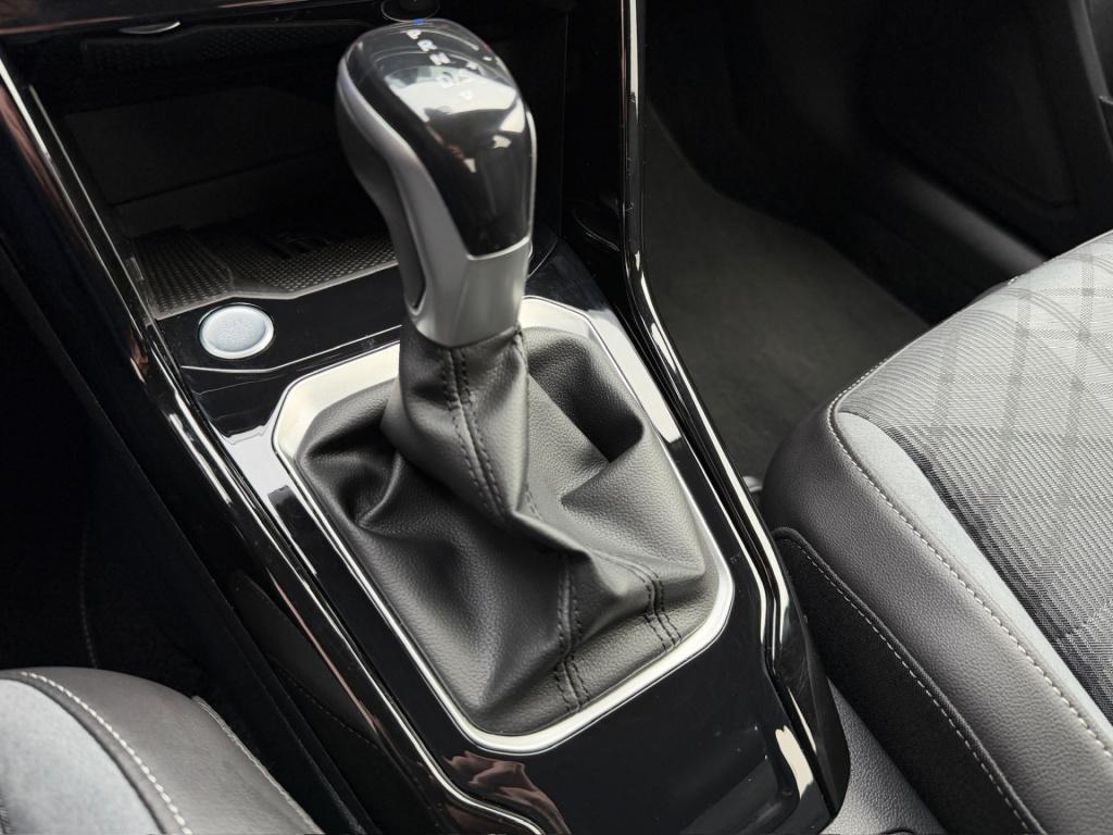 Volkswagen T-roc 1.5 tsi 150pk dsg r-line | trekhaak | camera | keyless | e