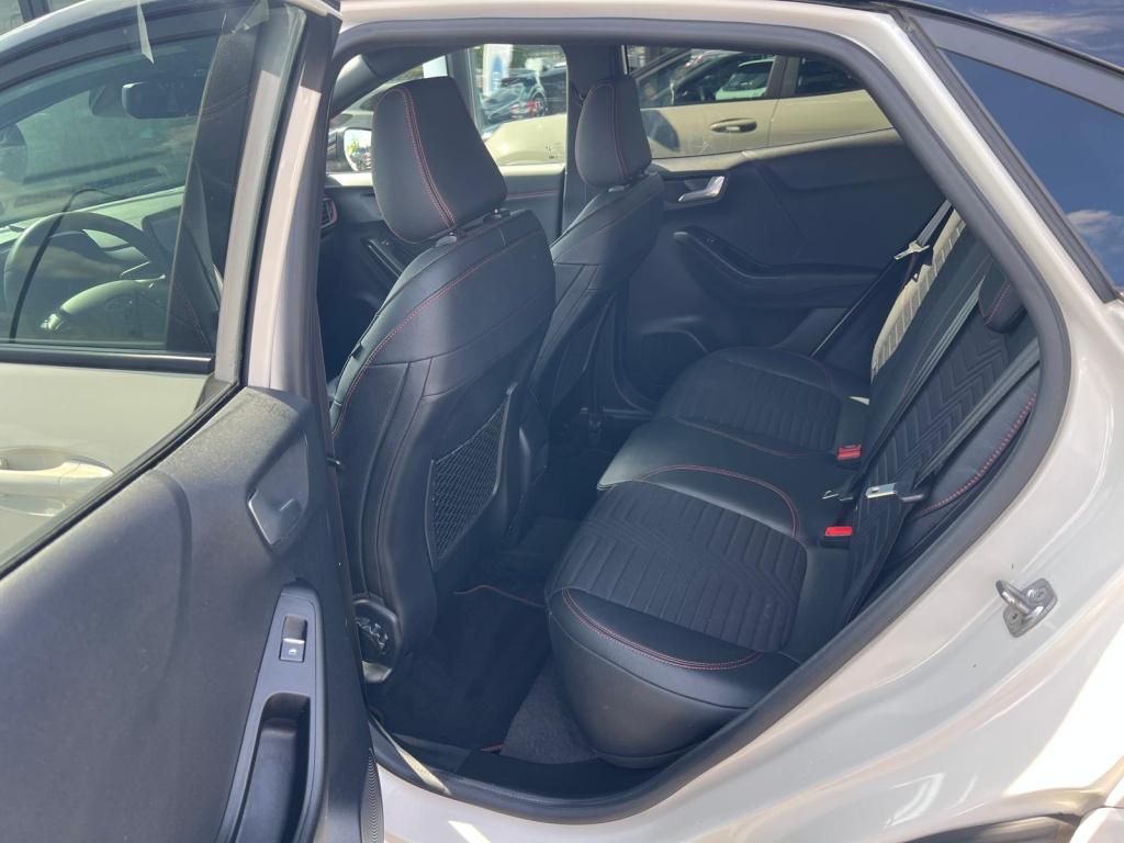 Ford Puma 1.0i ecoboost hybrid 125pk st-line x , voorruitverwarming , stuur