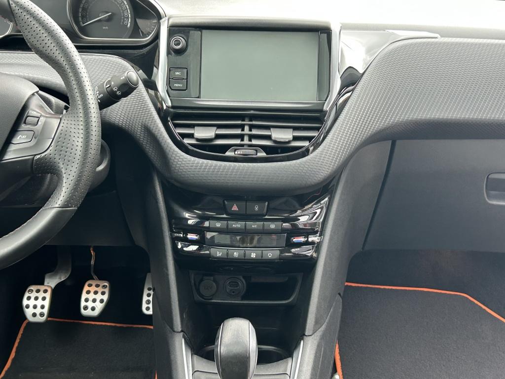 Peugeot 208 1.2 puretech 110pk 5d roland garros apple carplay | navigatie |
