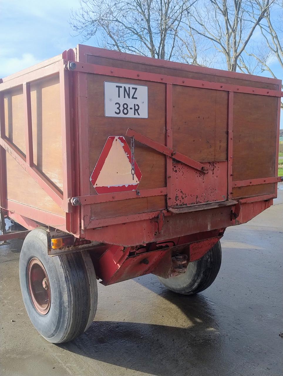 Twee wielige kipwagen