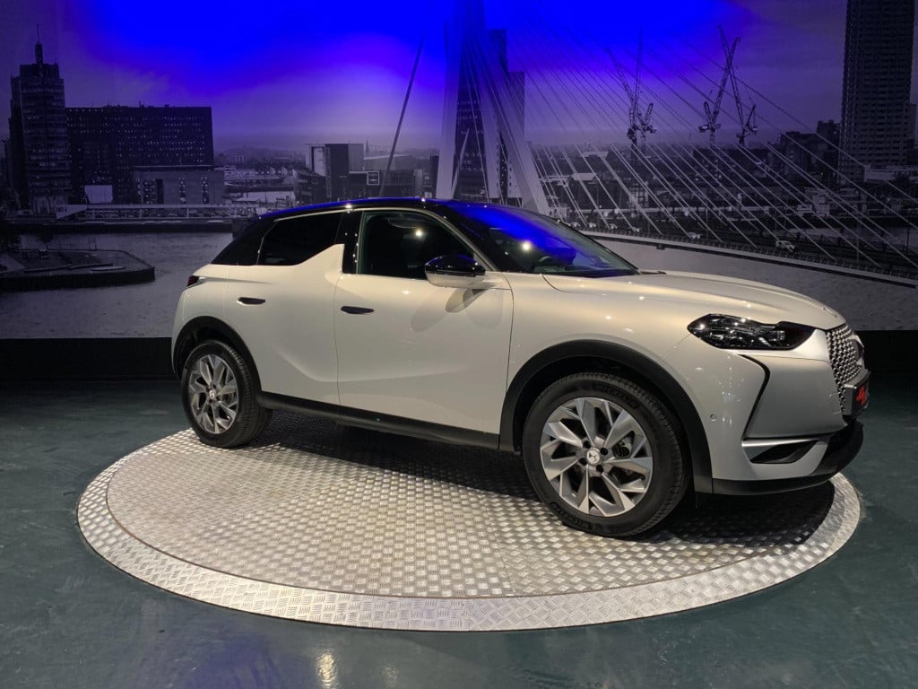 Ds Ds 3 crossback e-tense so chic 50 kwh *leder*appconnect*head-up*camera* 