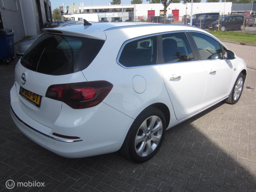 Opel Astra sports tourer 1.6 station edition/airco/cruise/lm velgen