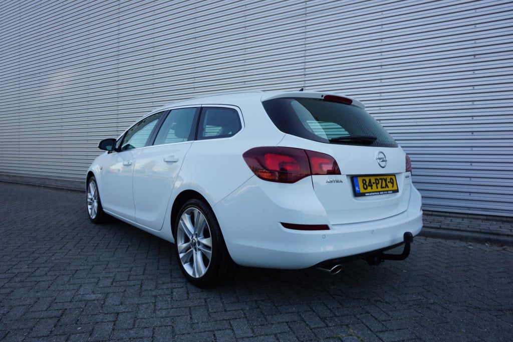 Opel Astra sports tourer 1.4 turbo sport airco / cruise / navi / elektr. ra