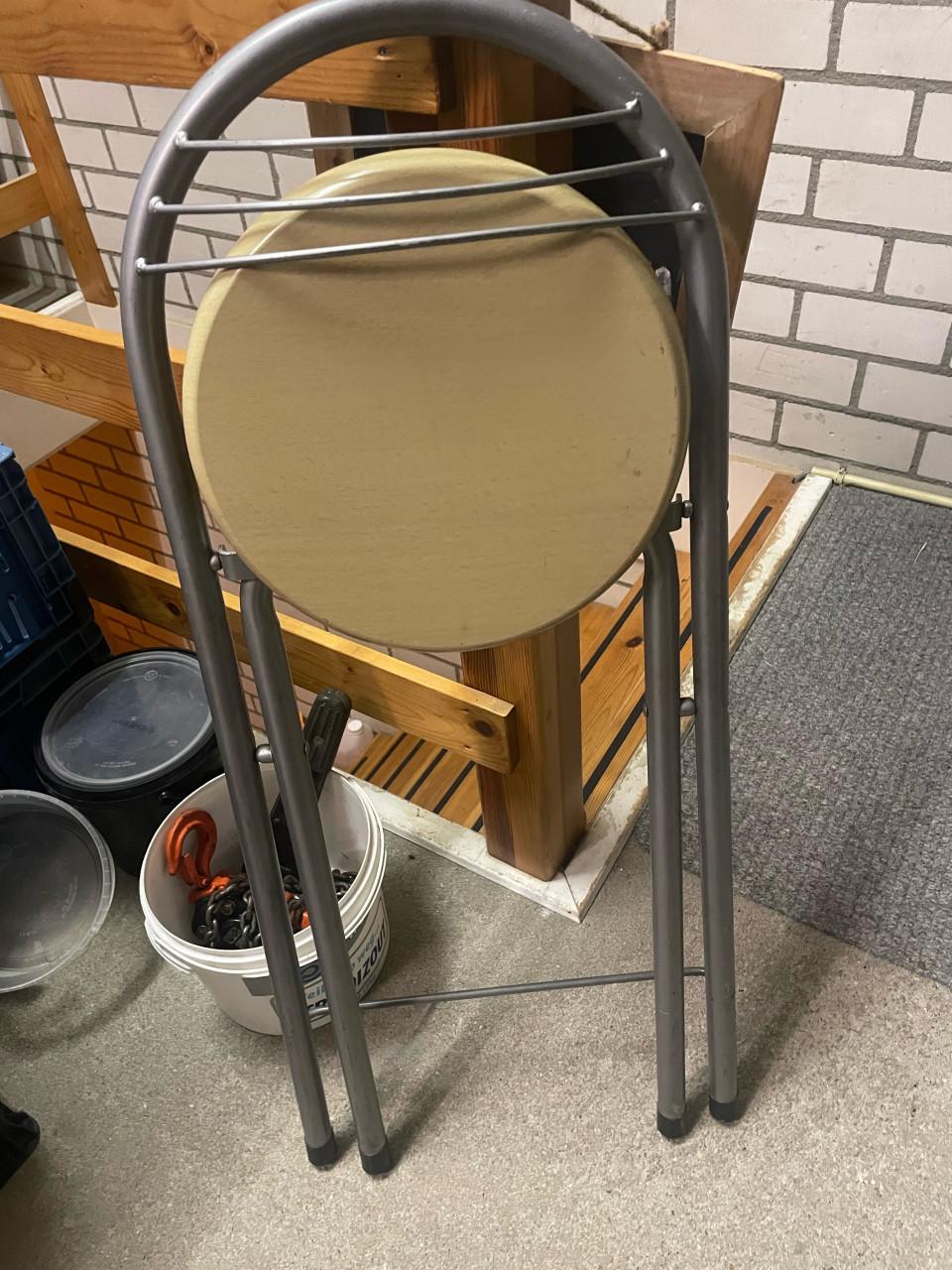 2 barkrukken / hoge stoel