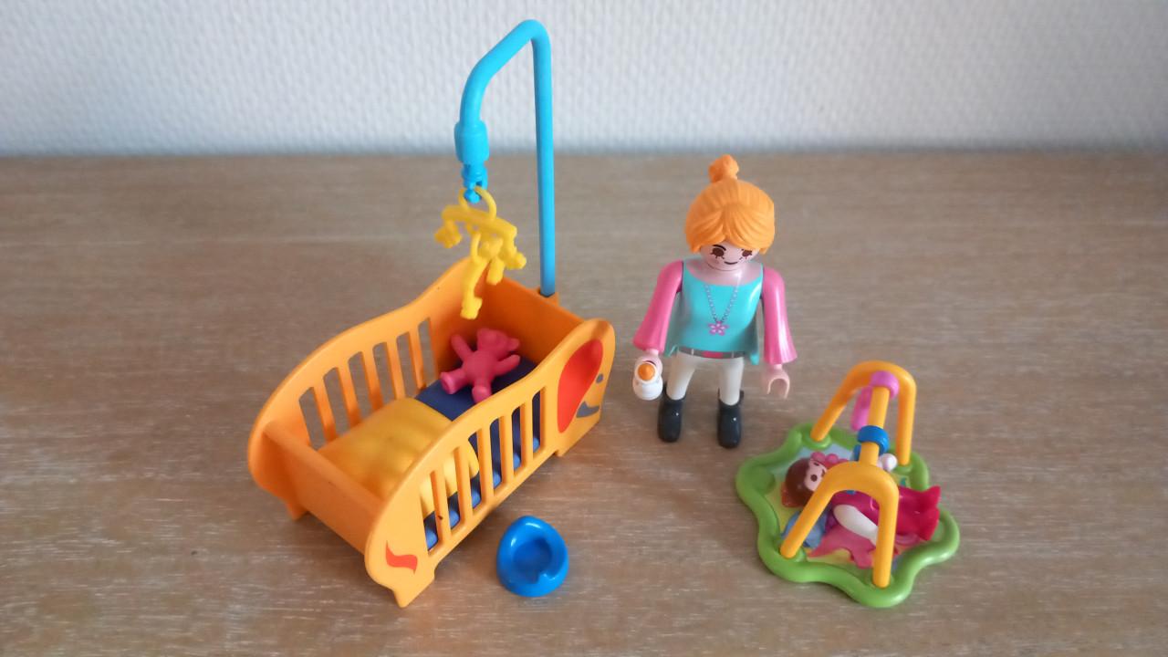 Playmobil mama met baby, bedje speelkleed