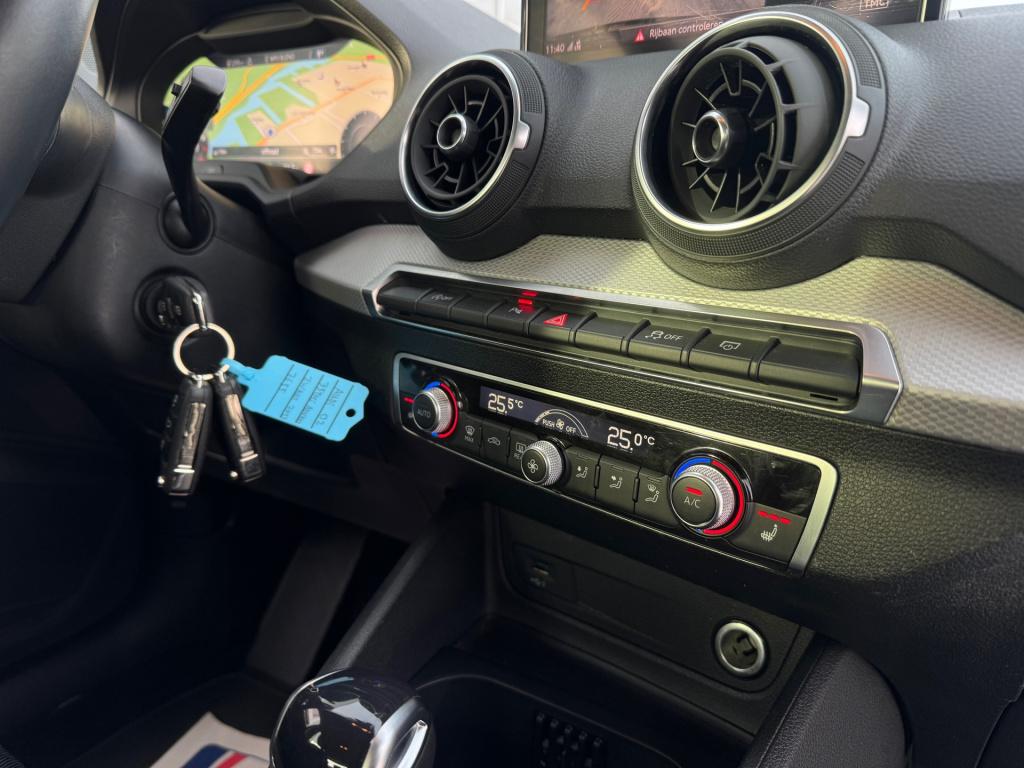 Audi Q2 1.5 tfsi *s edition . virtual * camera * black pack
