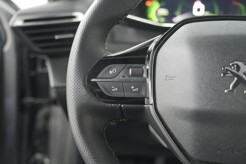 Peugeot 208 puretech 100 gt | camera | adaptieve cruise control | navigatie