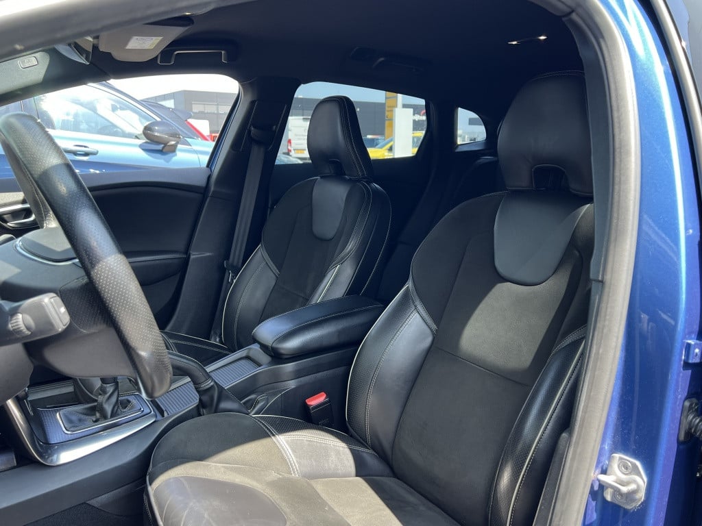 Volvo V40 t3 153pk nordic+sport| standkachel| trekhaak| navi| r-design