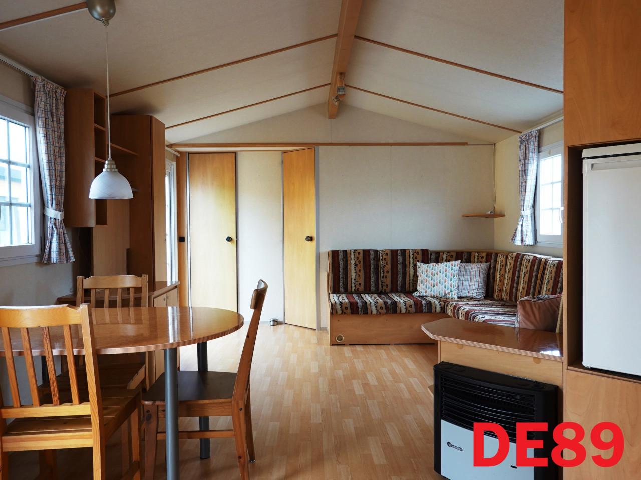 Keurig Bürstner chalet met 2 slaapkamers dubbel glas en middenkamer te koop