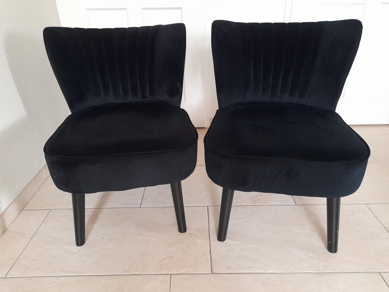 2 leuke zwarte fauteuiltjes (in goede nette staat)
