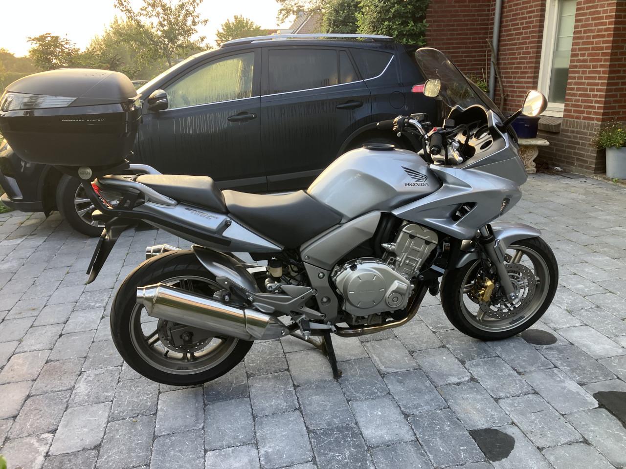 Honda CBF1000A 2008 slechts 21.390 km topkoffer recent geserviced 100% goed