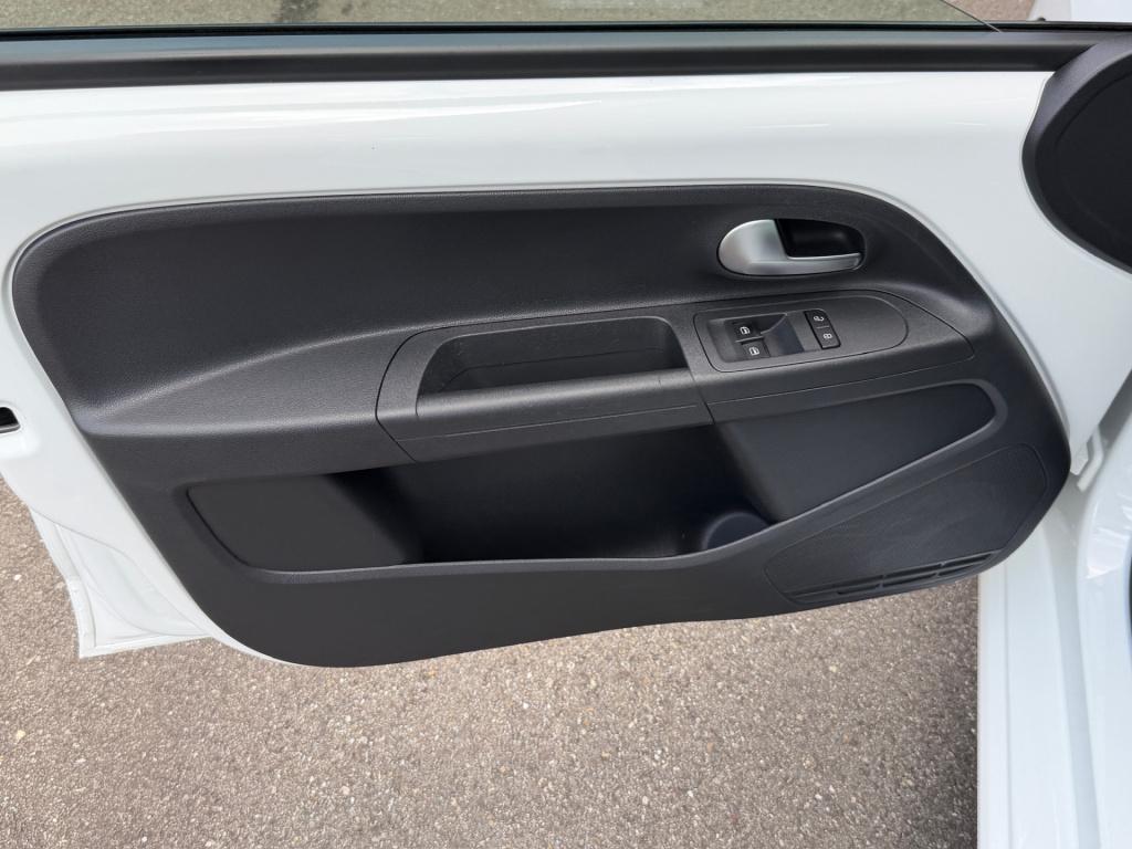 Volkswagen UP! 1.0 5-deurs | camera | cruise | airco | bluetooth | pdc | ri