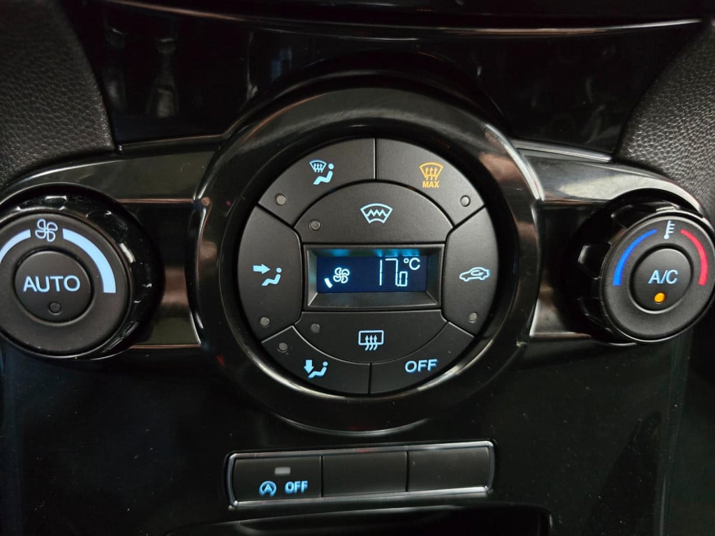 Ford Fiesta occasion titanium uitvoering met cruisecontrol en bluetooth | t