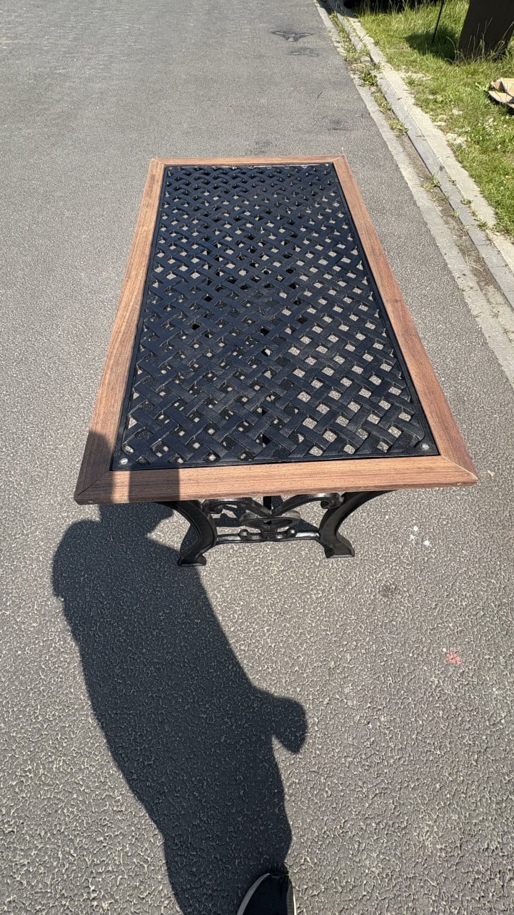Buitentafel van gietijzer