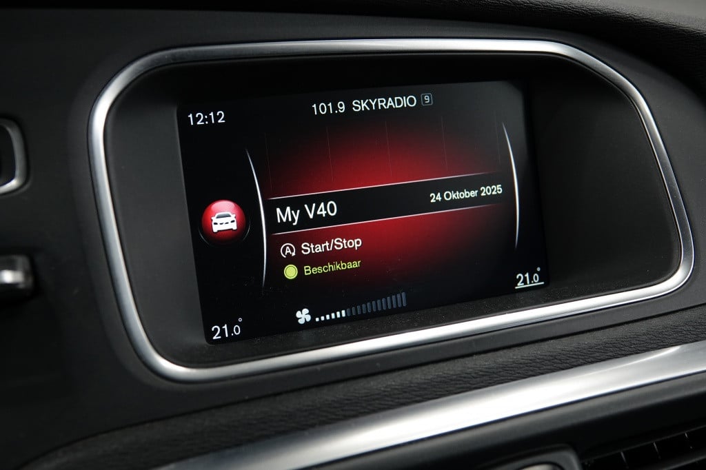 Volvo V40 2.0 t3 momentum | cruise | pdc | leder |