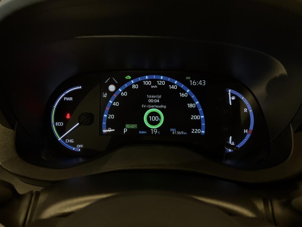 Toyota Yaris Cross 1.5 hybrid dynamic | stoel en stuurverwarming | bsm | te