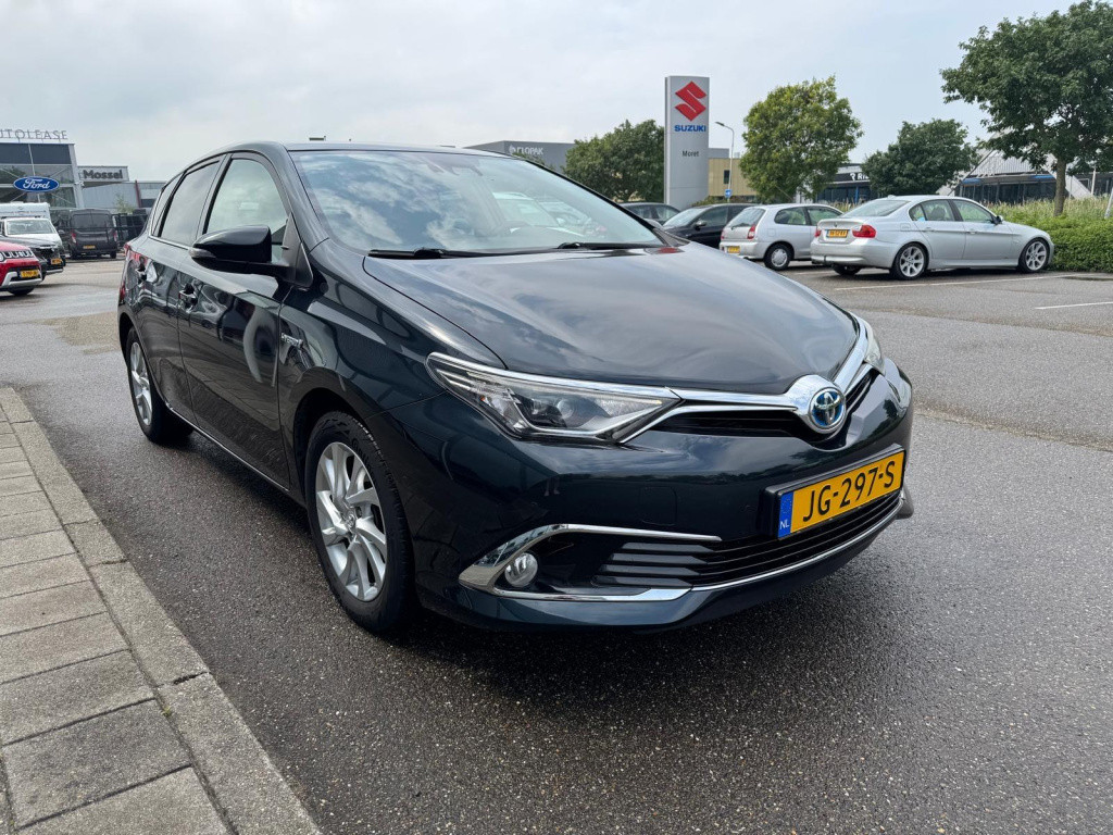 Toyota Auris 1.8 hybrid lease pro