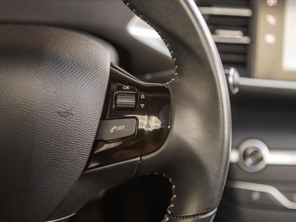 Peugeot 308 1.2 puretech 110pk blue lease premium | panoramadak | camera | 