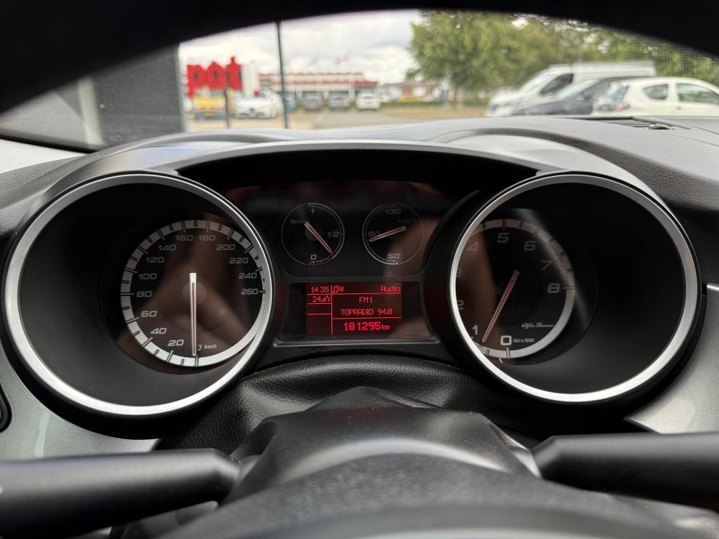 Alfa Romeo Giulietta 1.4 t distinctive - grote beurt + nieuwe distributie -