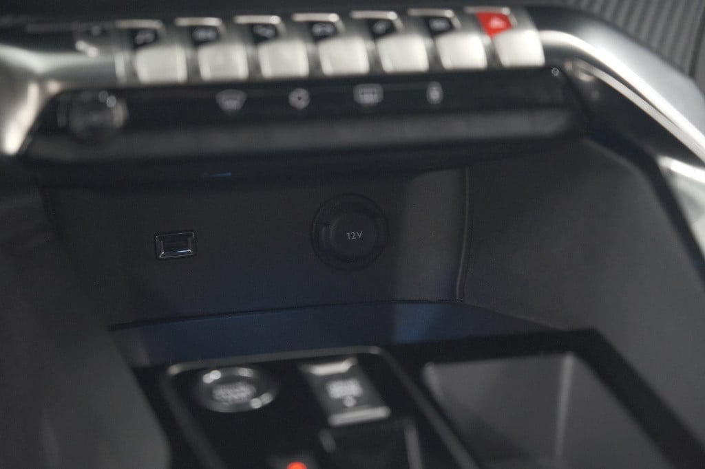 Peugeot 3008 1.6 hybrid 225 allure pack business | camera | navigatie | app