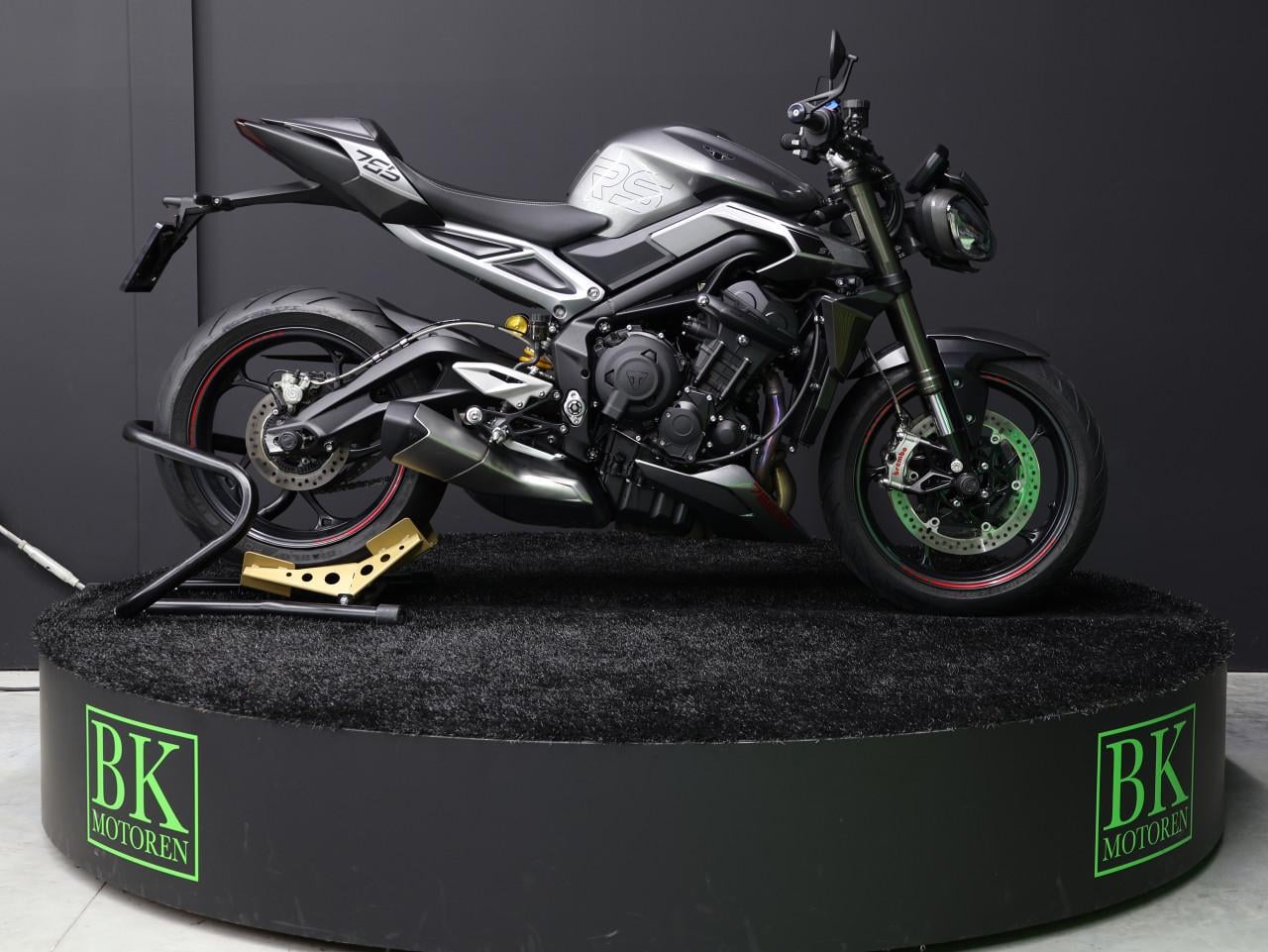 STREET TRIPLE RS | Silver ice