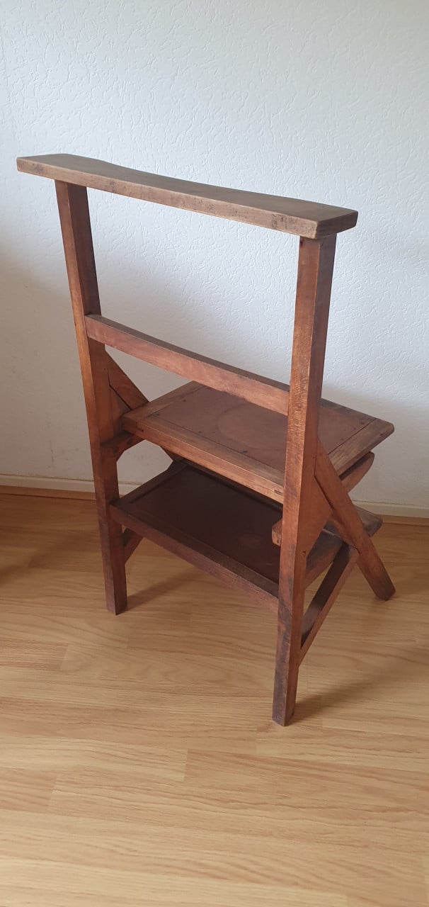 Bidstoeltje (leuk als planten tafeltje)