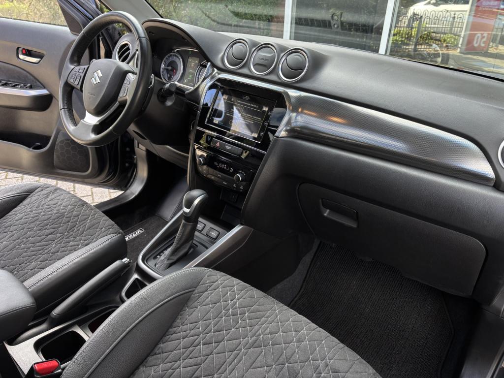 Suzuki Vitara automaat 1.5 hybrid style | trekhaak afneembaar | pano/schuif